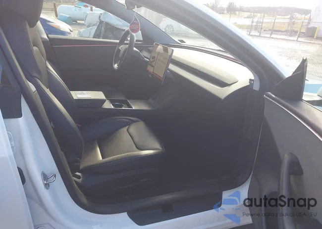 5YJ3E1EA1RF739043: 44035596