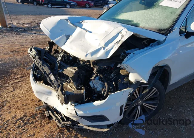 3VV2B7AX3JM052696: 44036846