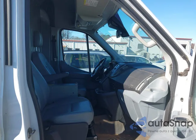 1FTYR1CM7HKA90745: 44037122