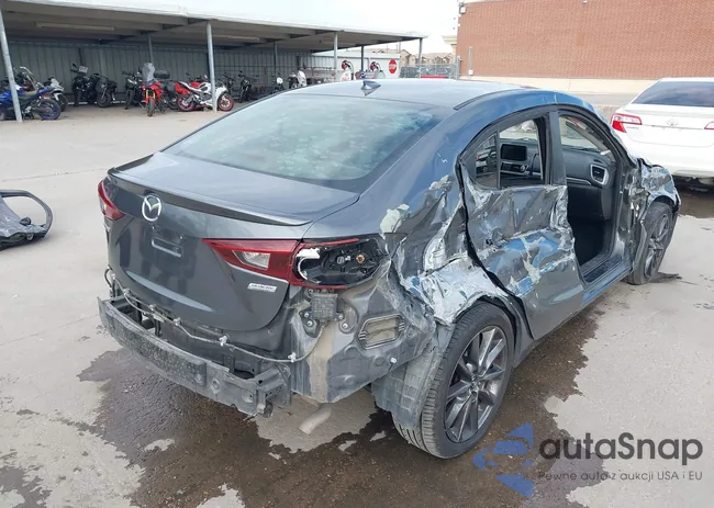 3MZBN1V3XJM271789: 44037203