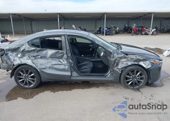 3MZBN1V3XJM271789: 44037203