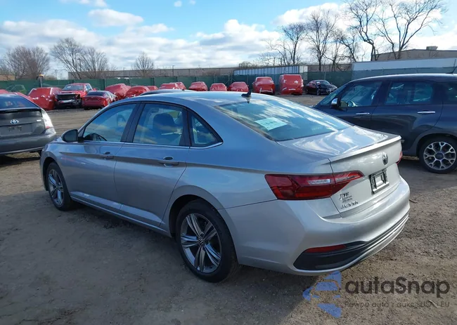 3VWEM7BU0RM015365: 44037845