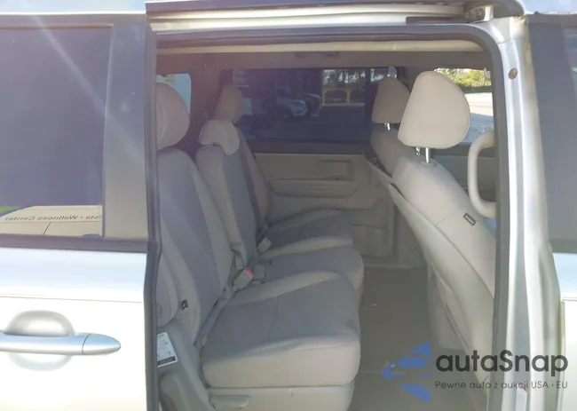 KNDMB5C14G6198067: 44038187