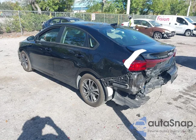 3KPF24AD4RE735808: 44037461