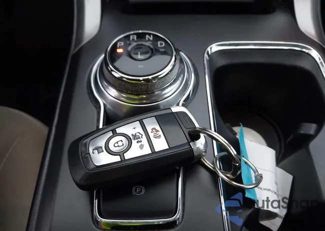 3FA6P0UU1JR233878: 44037482