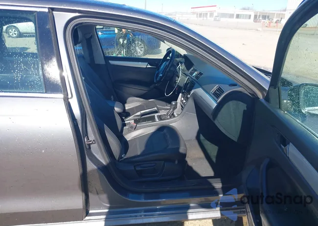 1VWBH7A3XCC090390: 44038645