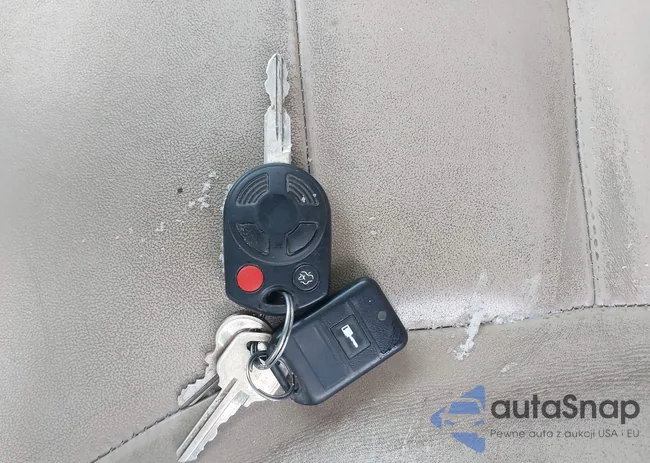 1FMCU94168KB83828: 44038702