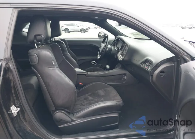 2C3CDZFJ5PH542677: 44039001