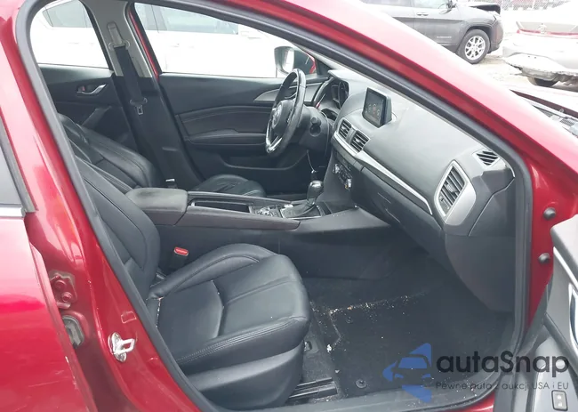 3MZBN1V38JM214667: 44039743