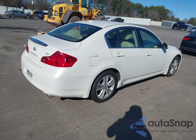 JN1CV6AP4CM933736: 44039254