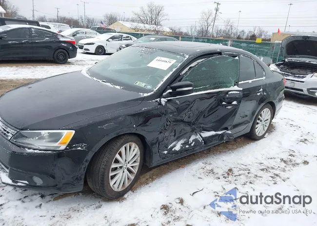 3VWL17AJ1EM437503: 44040829