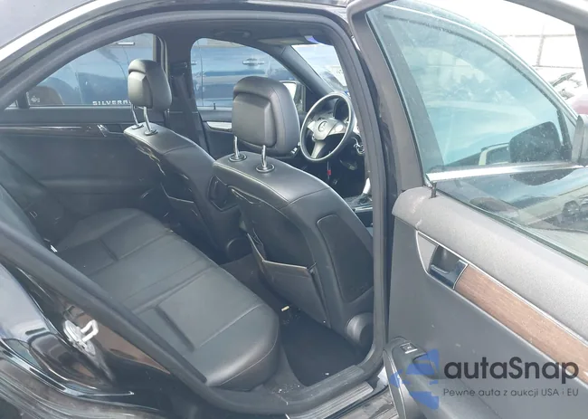 WDDGF56X58R028226: 44040926