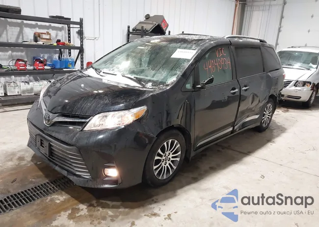 5TDYZ3DCXJS951884: 44040934