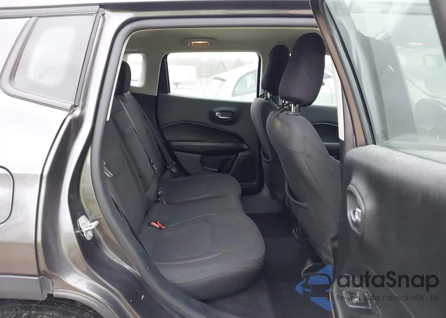 3C4NJDAB1JT480466: 44040936