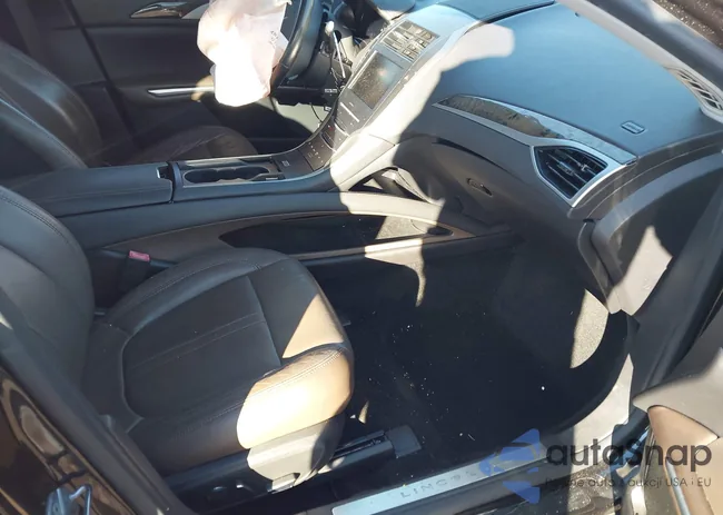 3LN6L2GK3DR823771: 44041078