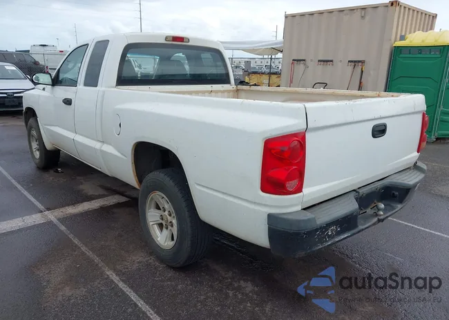 1D3HE32N88S590289: 44040569