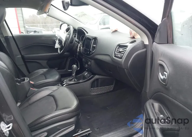 3C4NJCBB5JT318333: 44041260