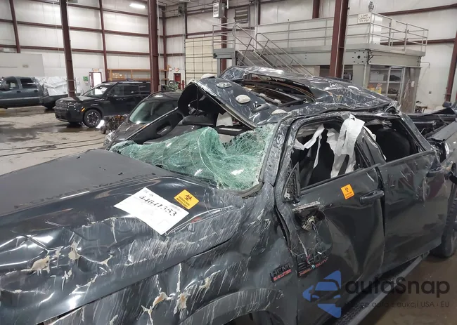 3C6TR5EJ1HG692768: 44041353