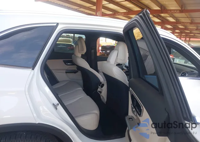 W1NKM4HB8RF200301: 44041384