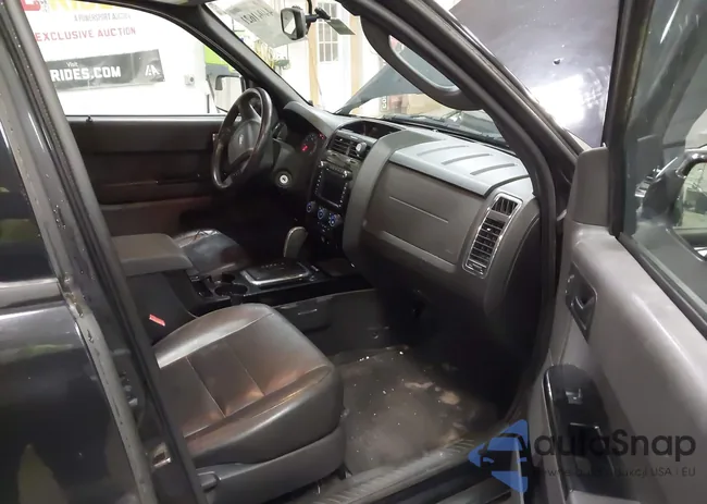 1FMCU9E70BKB15079: 44041621