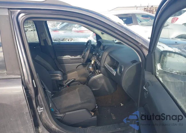 1C4NJDBB1HD106857: 44042669