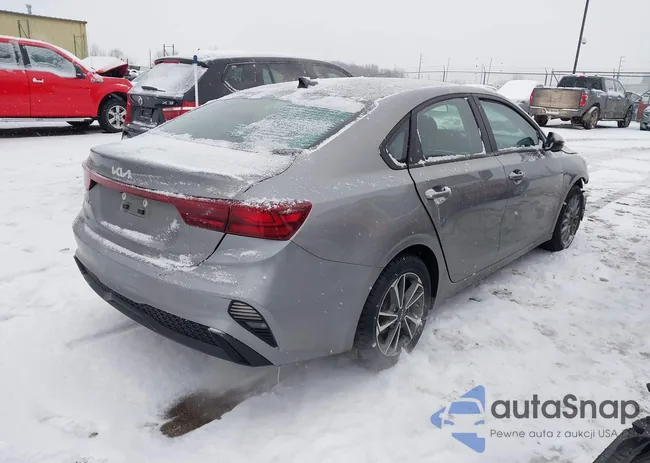 3KPF24AD3PE574168: 44042706