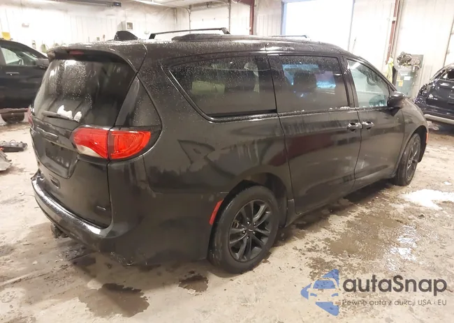 2C4RC3BGXLR246462: 44043209