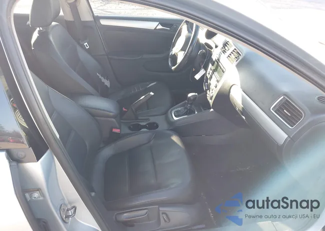 3VWDP7AJ5DM396228: 44042416