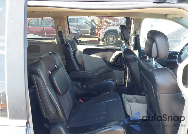 2C4RC1CG8ER368162: 44043659