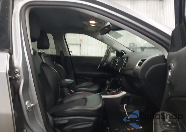 3C4NJDBB4KT649931: 44043824