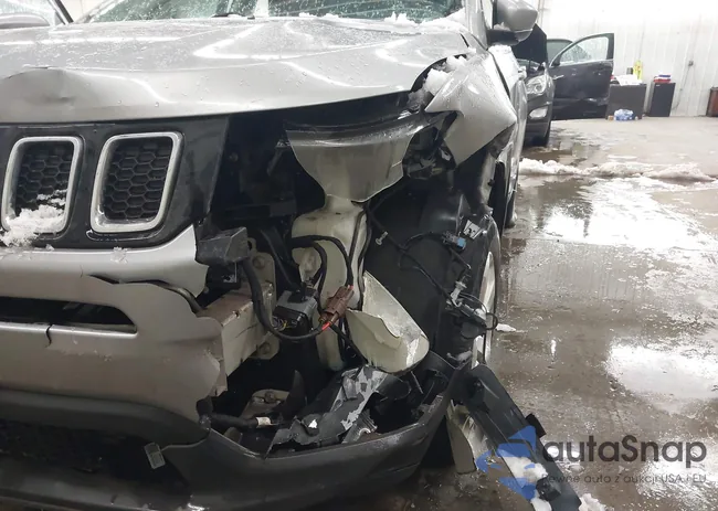 3C4NJDBB4KT649931: 44043824