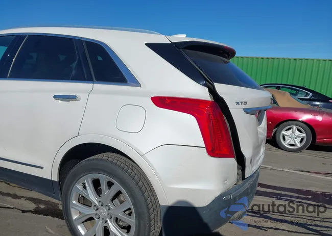 1GYKNBRS1HZ241996: 44043897