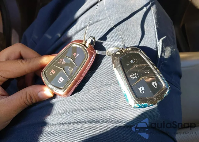 1GYKNBRS1HZ241996: 44043897