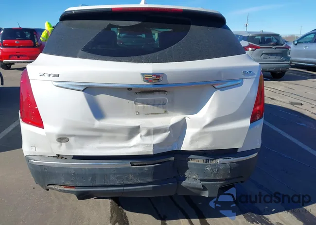 1GYKNBRS1HZ241996: 44043897