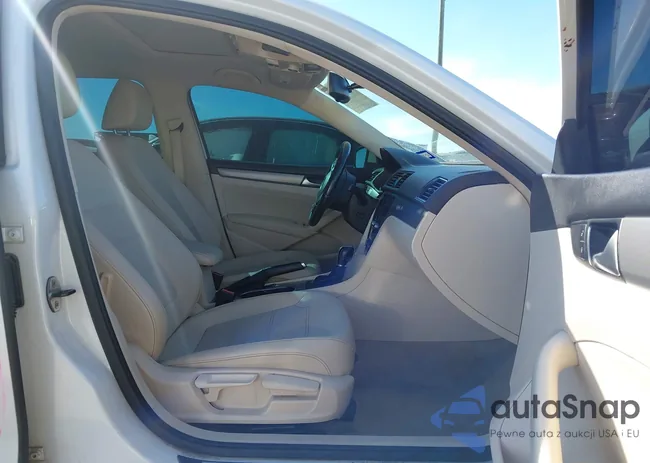 1VWBN7A34EC090686: 44044083