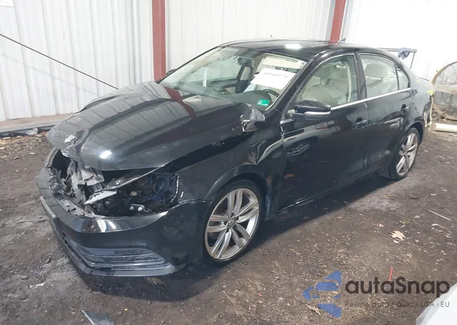 3VWDB7AJ8HM208211: 44045175