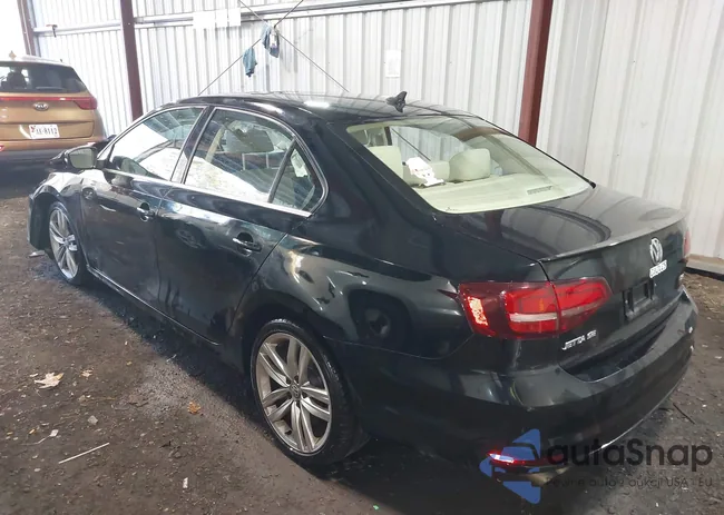 3VWDB7AJ8HM208211: 44045175