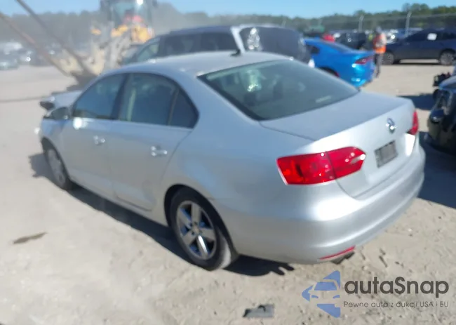 3VWLL7AJ5DM423404: 44044273