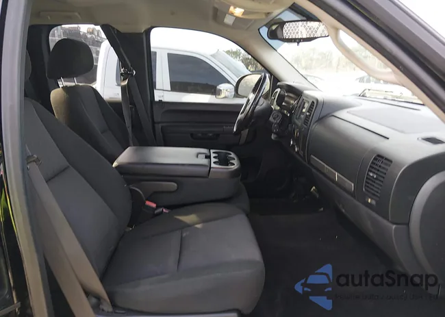 1GCSKSE32AZ281216: 44044596