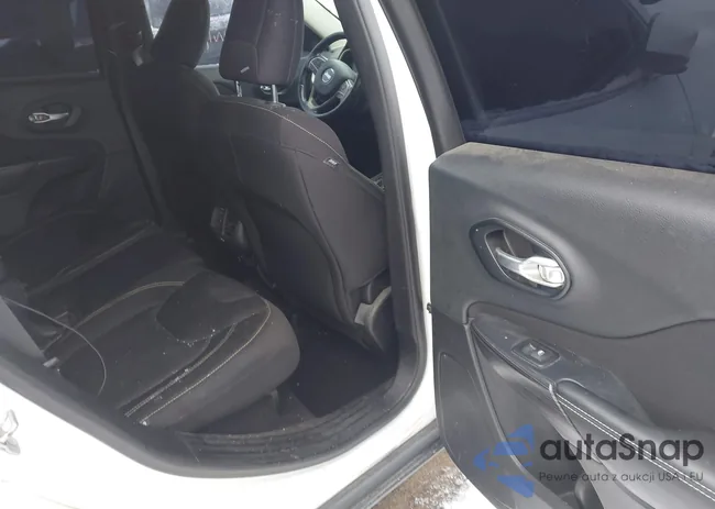 1C4PJLCB8FW656494: 44044612