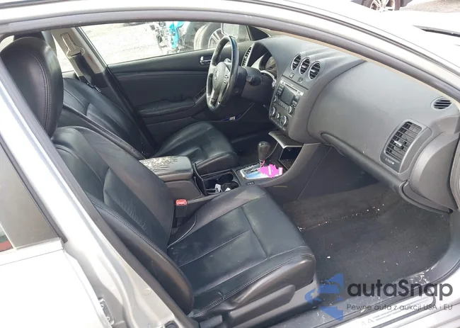 1N4AL2AP4BC113301: 44045645