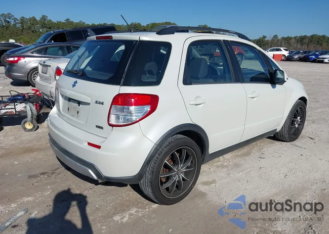 JS2YB413285108105: 44045704