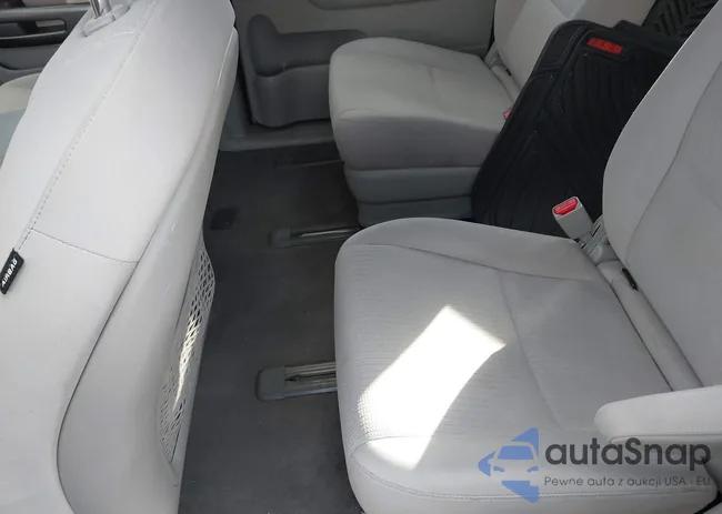 KNDMB5C1XG6127956: 44045853