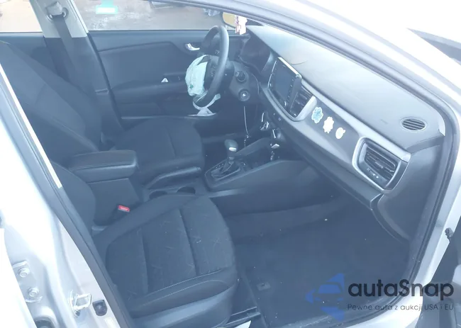 3KPA24AB7KE242879: 44046127