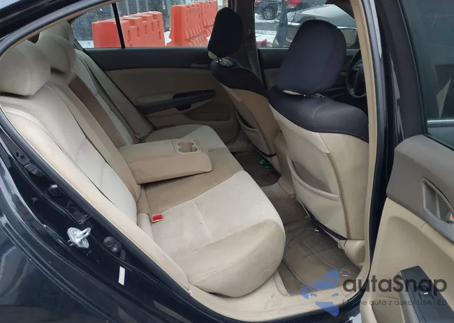 1HGCP26389A020611: 44047010