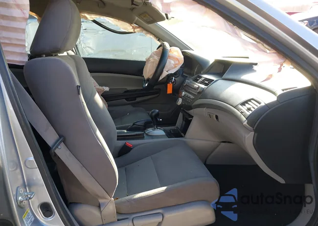 1HGCP2F39BA017318: 44047157