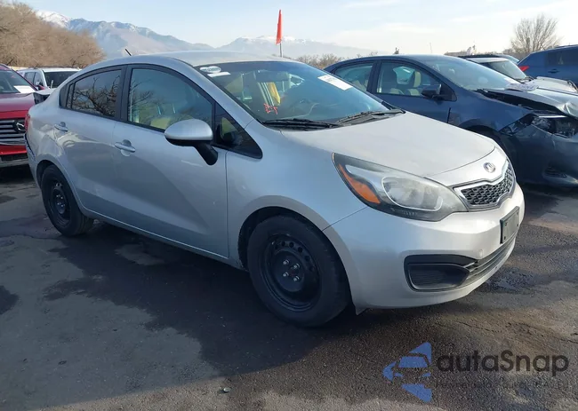 KNADN4A32E6413414: 44047768