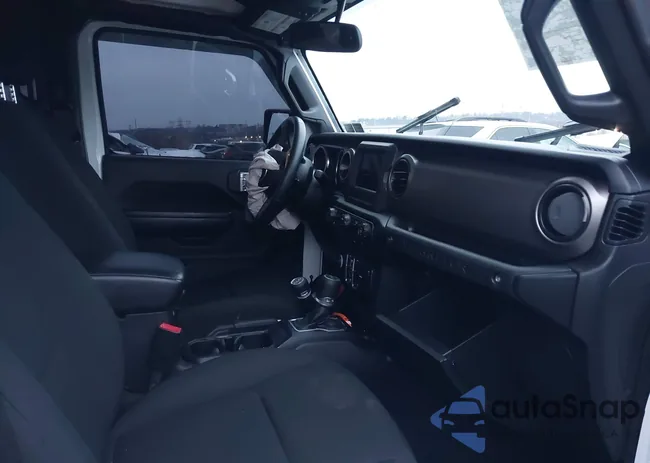 1C4HJXDN8MW532582: 44047832