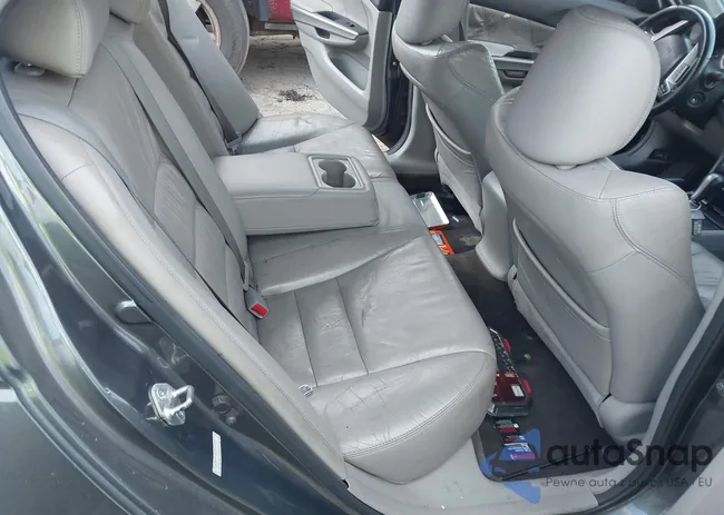 1HGCP26899A002811: 44048004