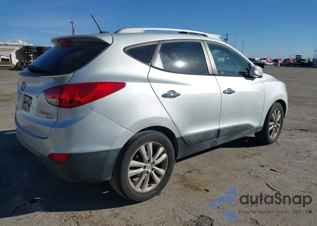 KM8JU3AC4DU555613: 44048222